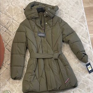 New Tommy Hilfiger Olive Green Women's Puffer Coat size medium